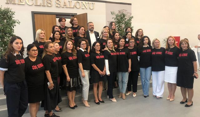 Büyükşehir’in kadın meclis üyelerinden ‘şiddete’ karşı protesto: ‘Güç sende’