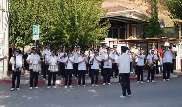 Cumhuriyet Bayramı coşkusu Kemalpaşa'dan başladı