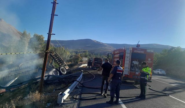 TIR kazasında sürücü yaralandı