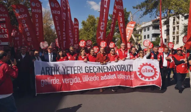 DİSK'ten 'Vergide Adalet' eylemi: 'Enflasyonun sebebi şirketlerin aşırı kârları!'