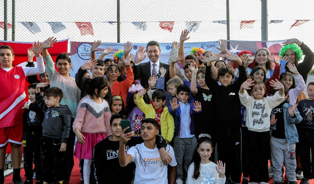 Bayraklı’da çocuklar mahalle şenliğinde buluştu