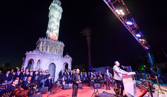 Atatürk Meydanı’nda Cumhuriyet ruhuna yakışır konser