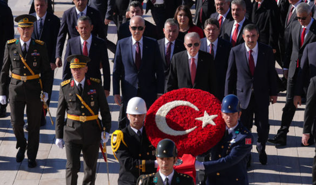 Devlet erkanından Anıtkabir'e ziyaret: Bize emanetiniz olan...