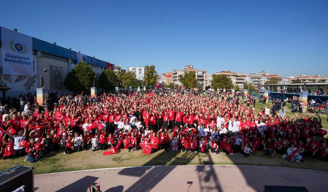 750 kişi Cumhuriyet için harmandalı oynadı