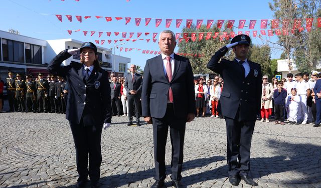 Güzelbahçe’de Ata’nın huzuruna çelenk sunuldu