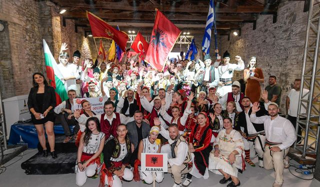 İzmir'de festivalde Balkan kardeşliği