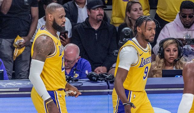 LeBron ve Bronny James, NBA'de tarihe geçti