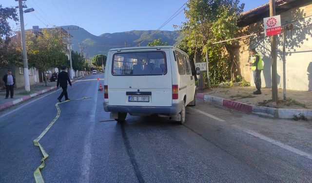 Ödemiş'te minibüsle motosiklet çarpıştı