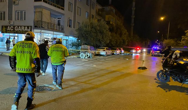 İzmir'de 2 motosiklet kafa kafaya çarpıştı 2 kişi öldü