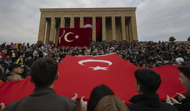 Yurttaşlar Atatürk'e koştu! Anıtkabir'de ziyaretçi rekoru