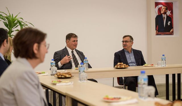 Başkan Tugay'dan İzmir Tabip Odası’na ziyaret... Sağlıkta iş birliği dönemi başlıyor!