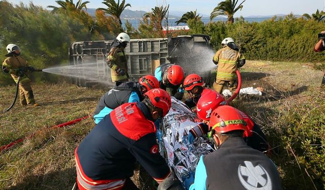 İzmir'de 2024 Türkiye Afet Müdahale Planı kapsamında tatbikat