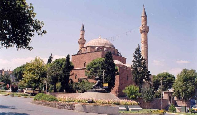 Hafsa Sultan Camii Nerede, Nasıl Gidilir, Kim Yaptırdı?