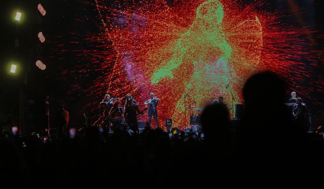 İzmir'de Haluk Levent rüzgarı!