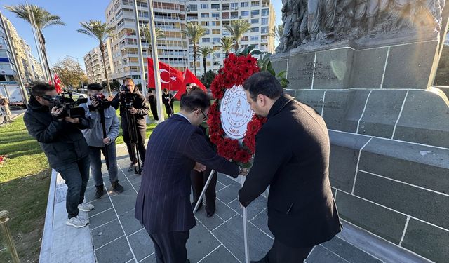 İzmir'de Atatürksüz öğretmenler günü mesajı!