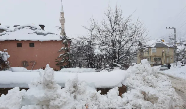 Adana'da eğitime kar engeli!