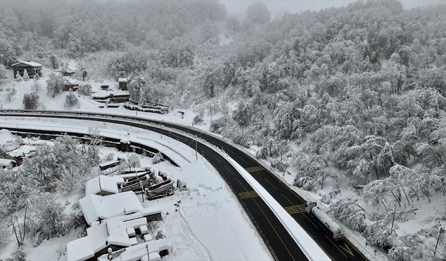 Bolu Dağı'nda kar yağışının ardından oluşan manzara havadan görüntülendi