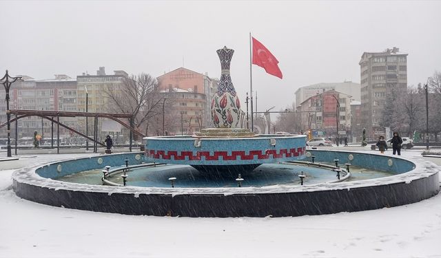 Kütahya’da mevsimin ilk karı yağdı