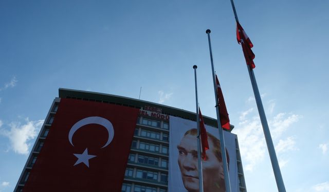 Ankara'da, 09.05'te hayat durdu