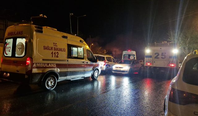 Diyarbakır'da, 2 ahşap kafenin küle döndüğü yangına TOMA'lar müdahale etti