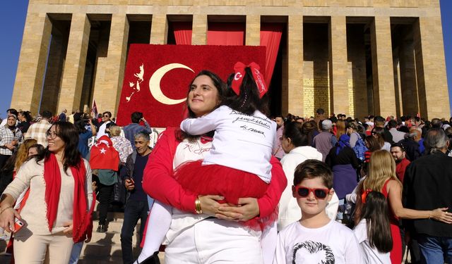 Cumhuriyet Bayramı'nda Anıtkabir'e yoğun ziyaret