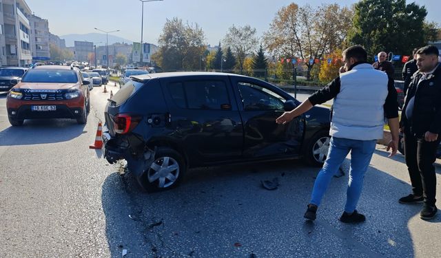 Zincirleme kazada iki kişi yaralandı