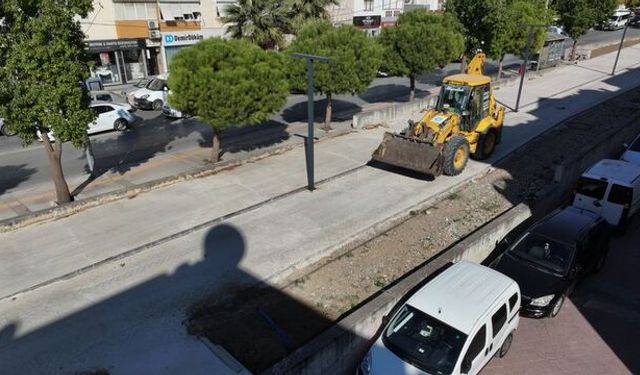 İzmir'de 152 yıllık demir yoluna beton dökülmesine tepki!