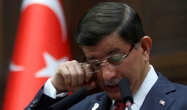 Ahmet Davutoğlu gözyaşlarını tutamadı: "Çocuklarımızı koruyamadık"