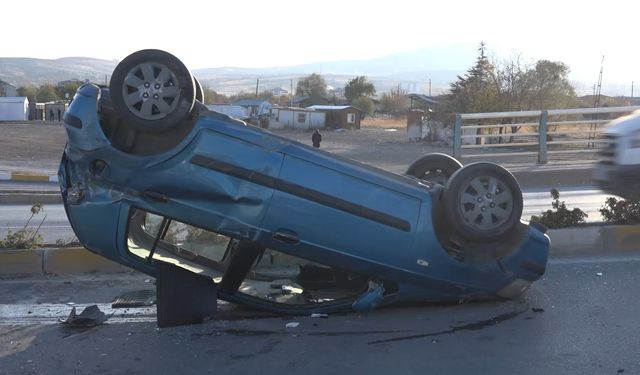 Takla atan otomobilde iki kişi yaralandı