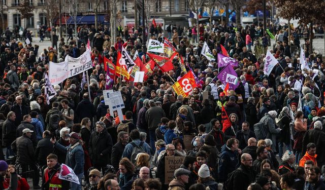 Avrupa'da bir hayalet dolaşıyor... Fransa'da grev çanları!