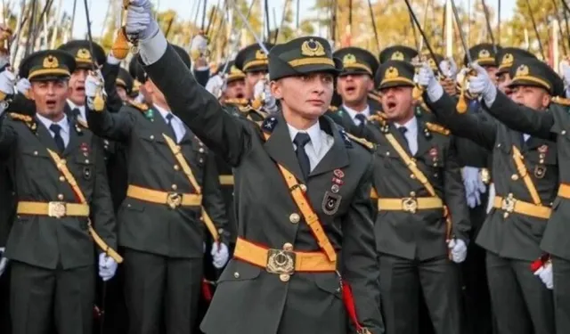 Teğmenlerin komutanı görevden alındı: "Bilseydim yine yapardım"