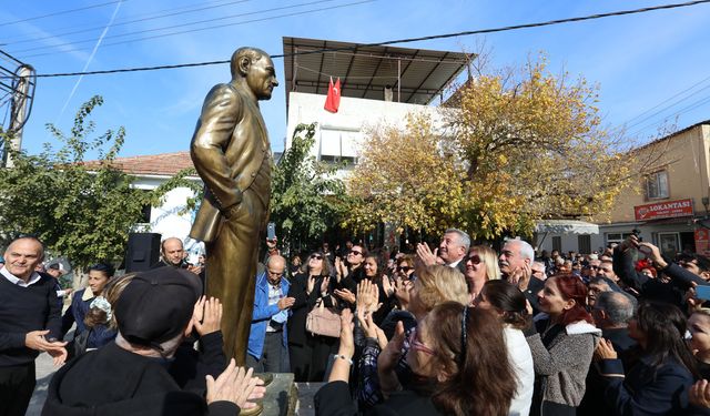 Çamlı’ya Atatürk’ün yeni heykeli dikildi