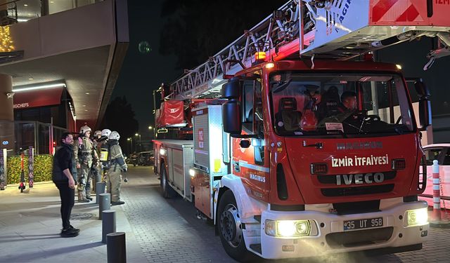 İzmir’deki AVM’de yangın çıktı