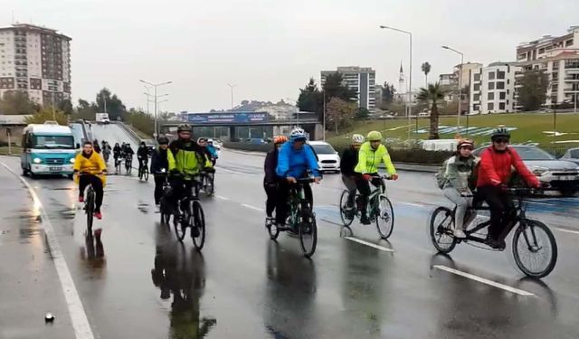 İzmir'de engelsiz yaşam için pedala bastılar