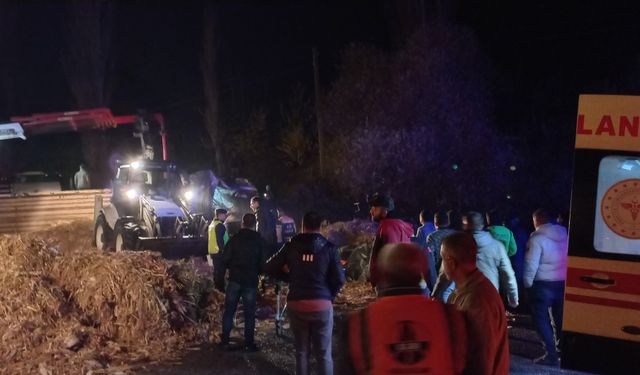 Kazaya müdahale eden polislere TIR çarptı