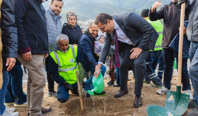 Balçova'da fidanlar çocuklar için dikildi