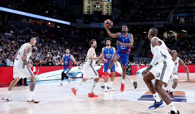 Anadolu Efes, Real Madrid'i deplasmanda yendi