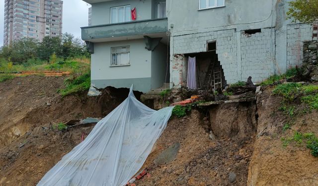 İnşaat kazısında toprak kayması yaşandı