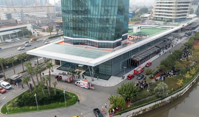 İzmir’in gökdelenler bölgesinde yangın tatbikatı