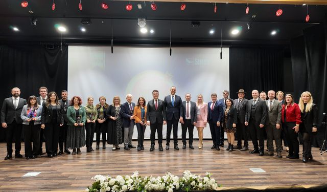 İzmir Art “Yılın En Faydalı İçerik Üreticisi” seçildi