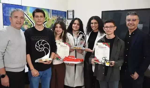 Öğrenciler Robot ve Matematik Olimpiyatları'ndan ödüllerle döndü