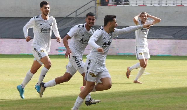 Altay'da Kızılkuyu alkış aldı