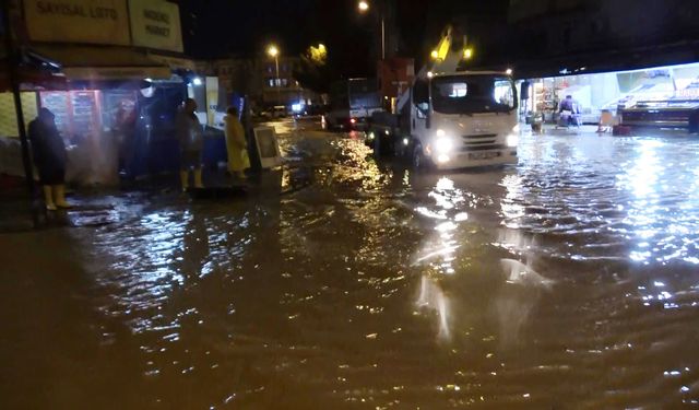 Şiddetli yağış, su baskınlarına neden oldu