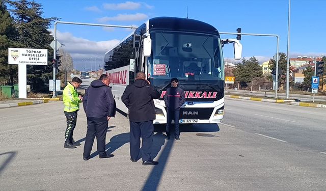 Afyonkarahisar'da korkutan kaza! Otobüs yayaya çarptı