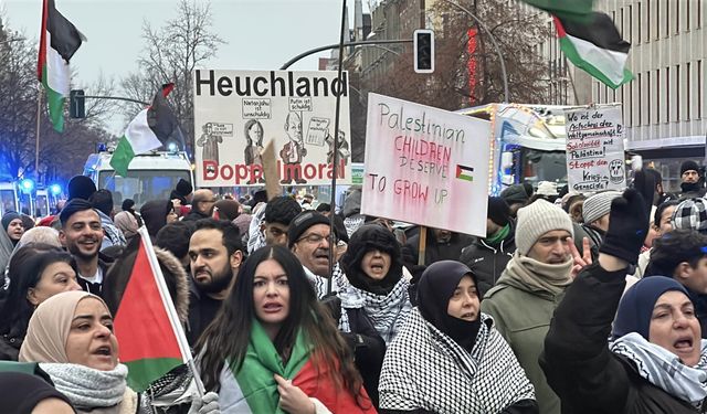 Berlin'de İsrail'in Filistin'e saldırıları protesto edildi