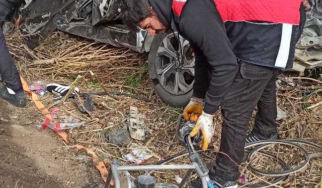 Lastiği patlayan otomobil şarampole devrildi: 1 ölü, 5 yaralı