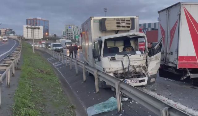 TEM otoyolunda zincirleme trafik kazası; 1 yaralı