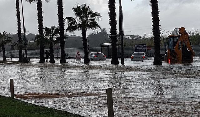 Antalya'da şiddetli yağışların yıkıcı etkisi