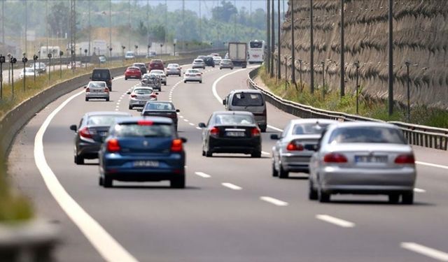 İzmir'de araç sayısı yıllık bazda arttı