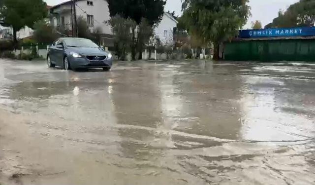 İzmir sağanak yağışın etkisi altında!